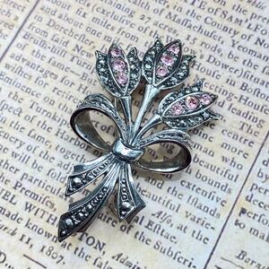 Vintage AVON Pink Rhinestone Tulip Brooch Silvertone 2'